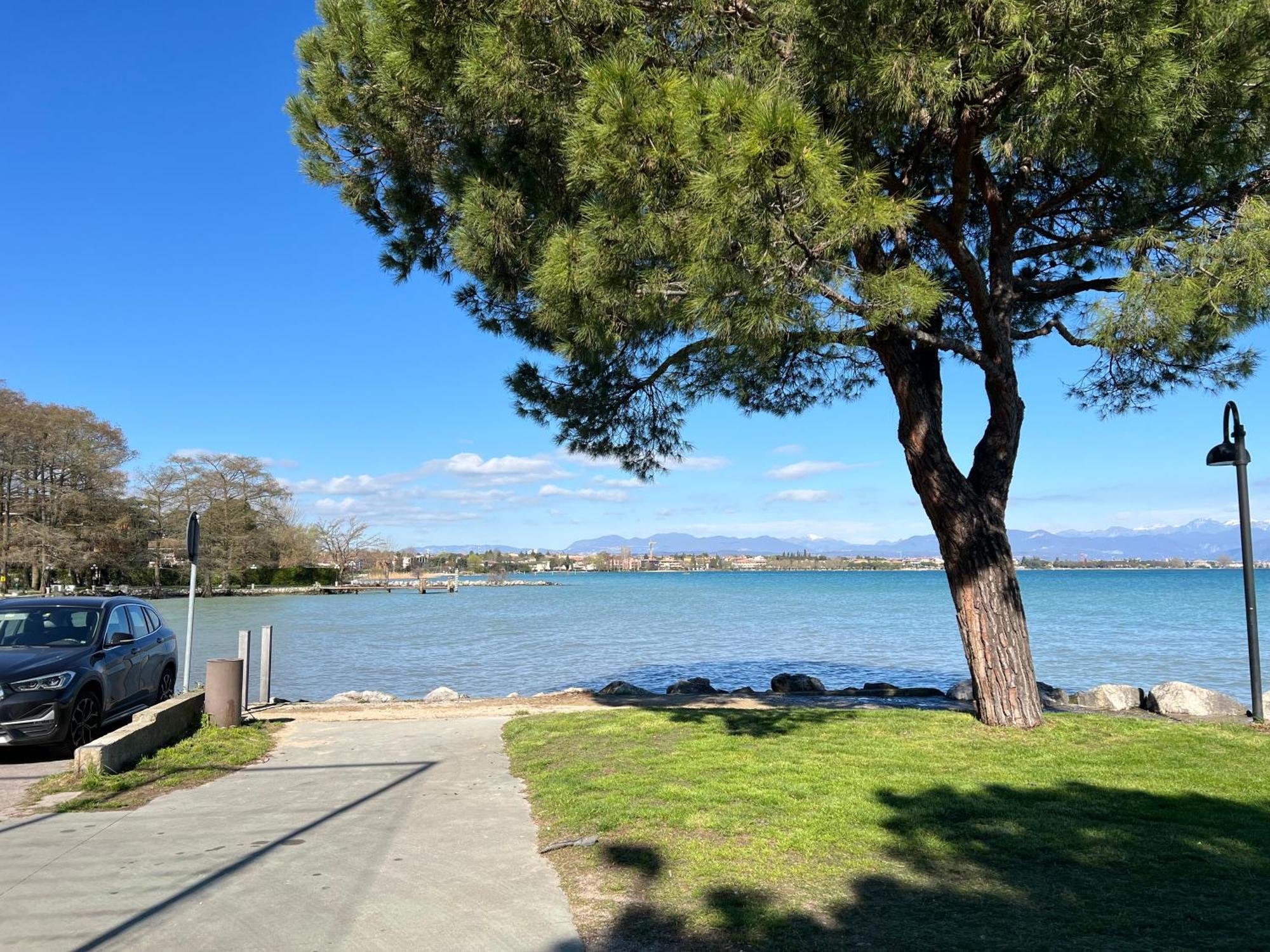 Appartement La Vela à Sirmione Extérieur photo